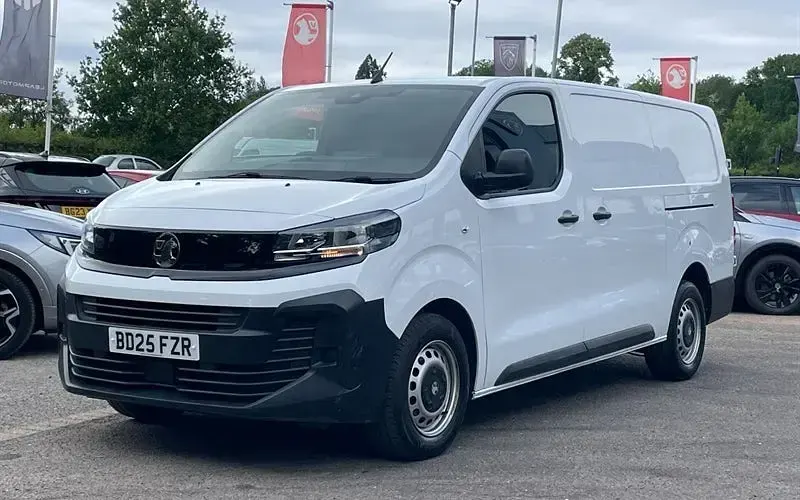 Used Vauxhall Vivaro 120 HP (88 kW) 2026 MPV