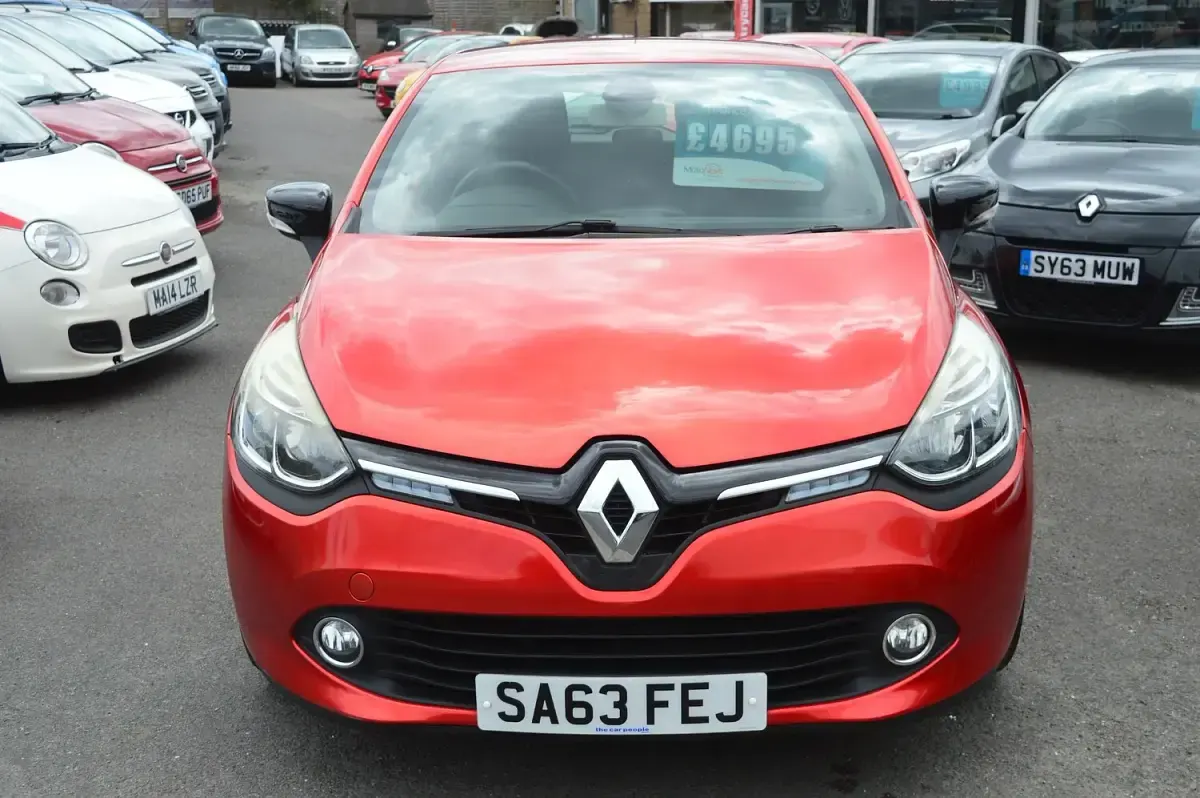 Used Renault Clio Dynamique 75 HP (55 kW) 2013 Red Hatchback