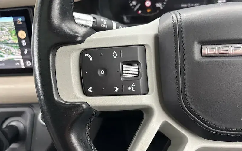Used Land Rover Defender HSE Dynamic 404 HP (297 kW) 2021 Eiger grey SUV