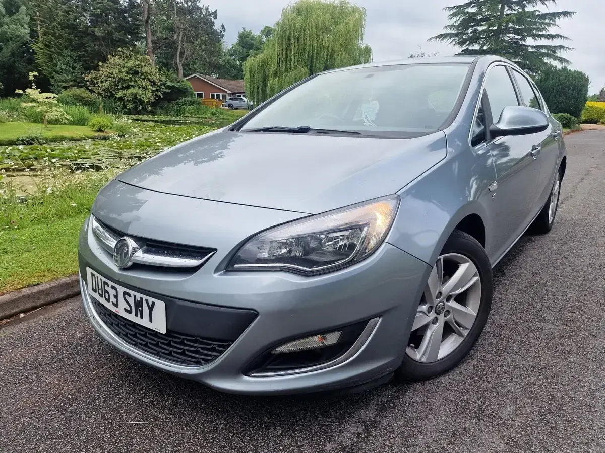 Used Vauxhall Astra SRi 165 HP (121 kW) 2013 Silver Hatchback