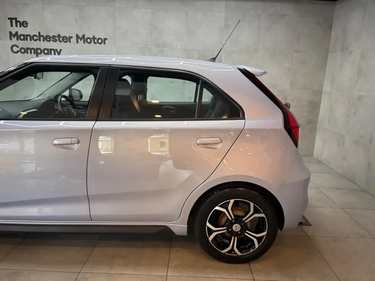 Usado MG MG3 Exclusive 106 CV (77 kW) 2022 Plateado Utilitario