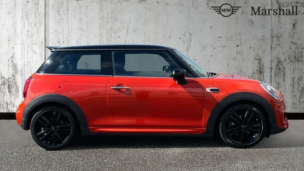 Used Mini Cooper Comfort 136 HP (100 kW) 2019 Solaris orange metallic Hatchback