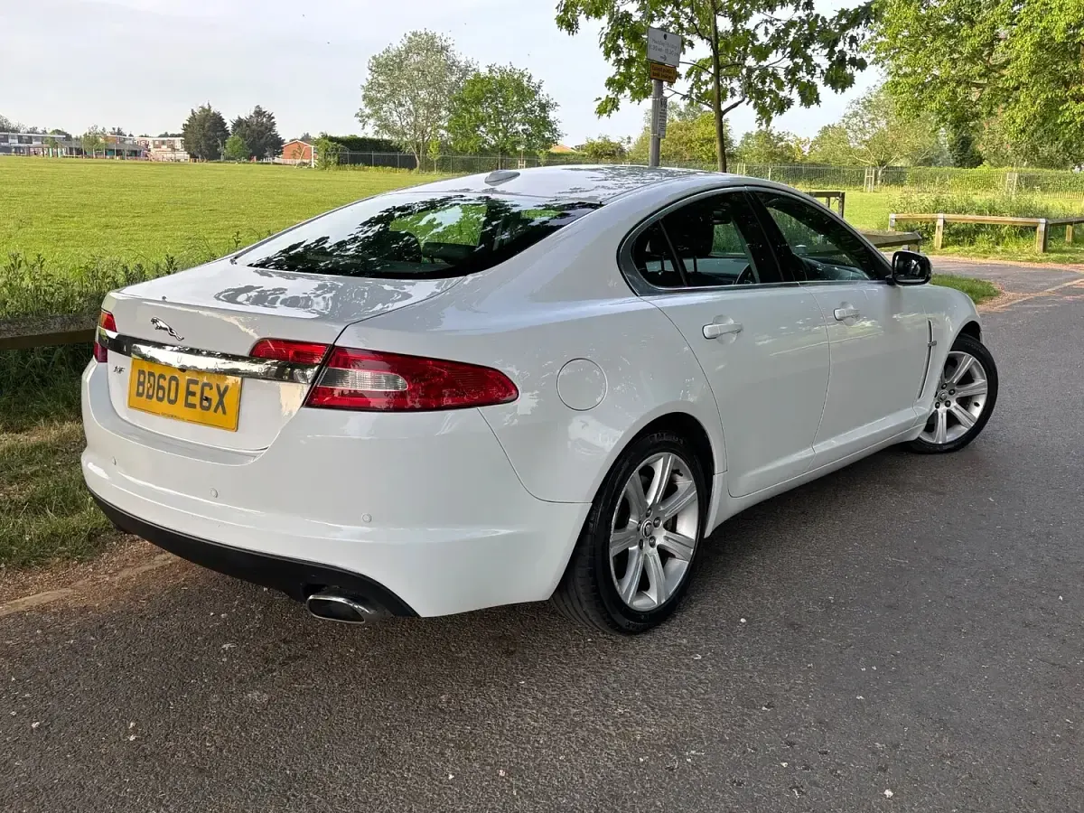 Usado Jaguar XF Luxury 2010 Branco Sedan