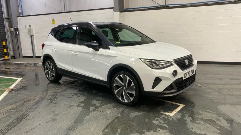 White Used 2023 Seat Arona FR SUV | £13,998 (Fair price) - Image 1/4
