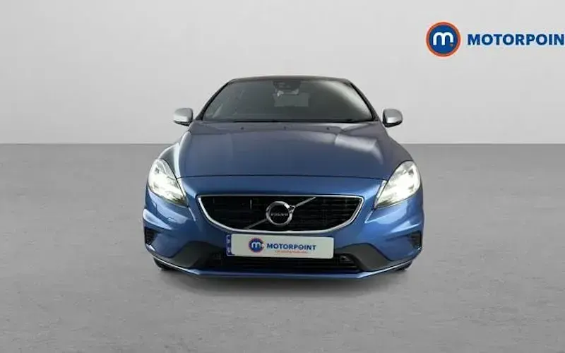 Used Volvo V40 R-Design 122 HP (89 kW) 2019 Blue Hatchback