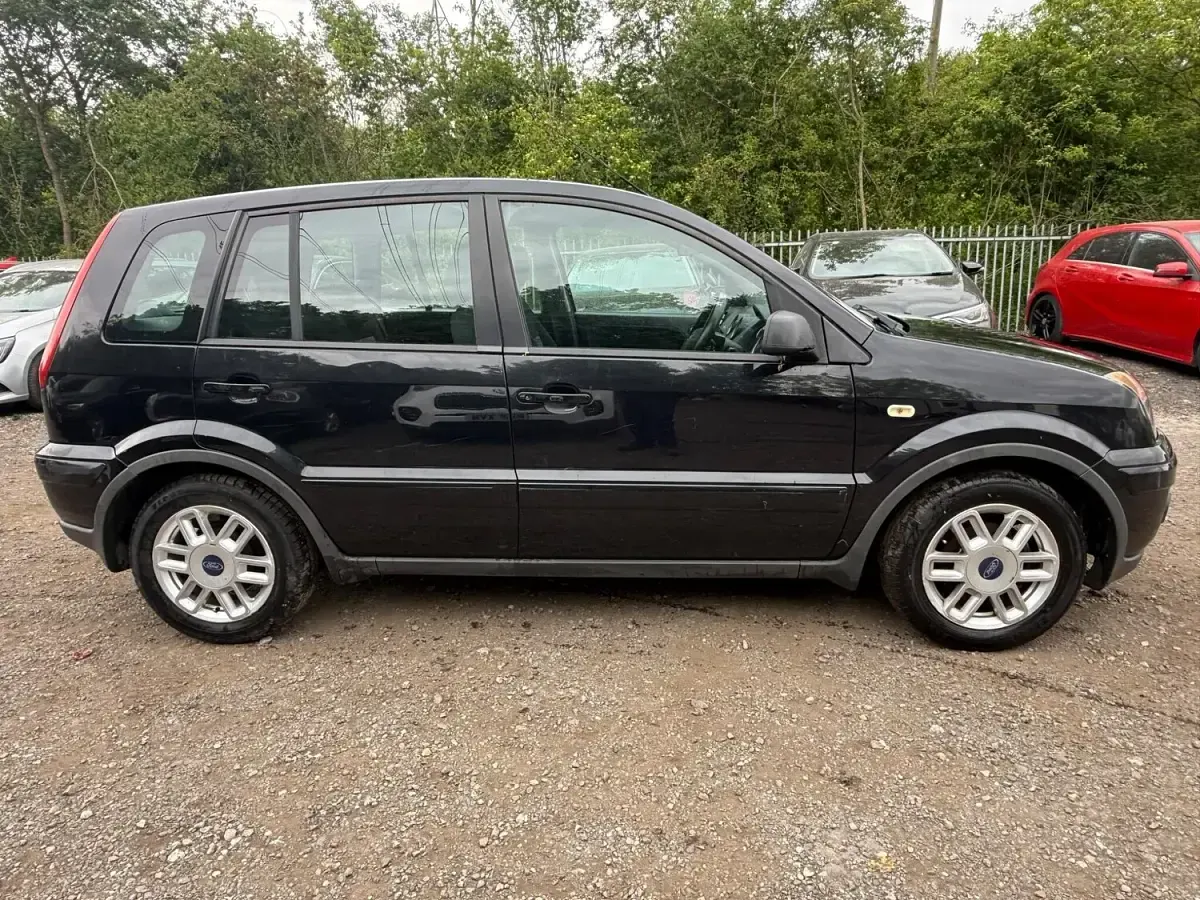Used Ford Fusion Zetec 101 HP (74 kW) 2008 Black Hatchback