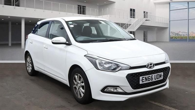 White Used 2017 Hyundai i20 SE Hatchback | £4,450 (Super price) - Image 1/4