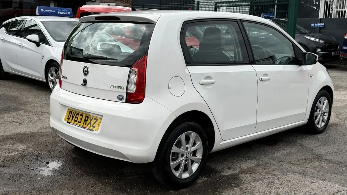 Used Skoda Citigo Elegance 75 HP (55 kW) 2013 White Hatchback