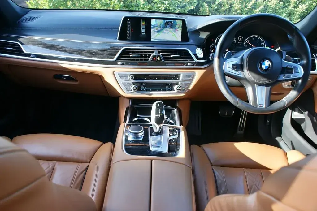 Used BMW 740 M Sport 320 HP (235 kW) 2018 Grey Sedan