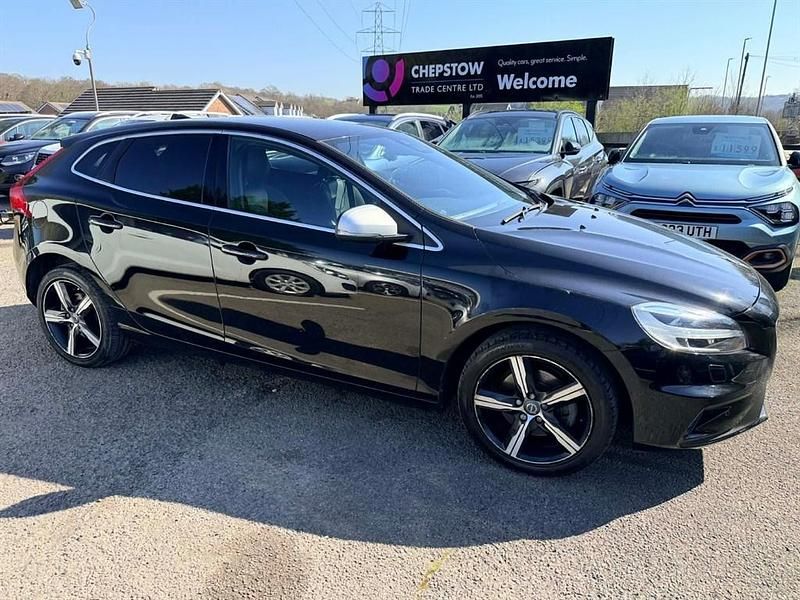 Used Volvo V40 R-Design 122 HP (89 kW) 2017 Black Hatchback