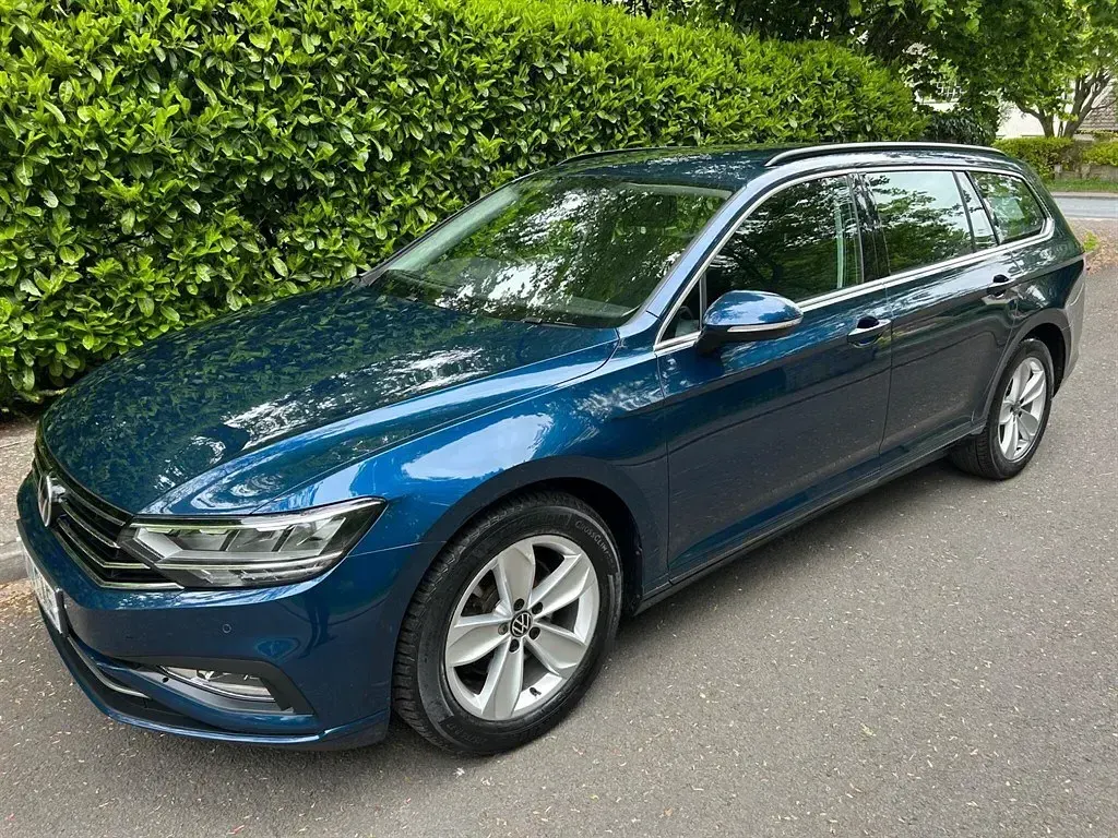 Usado VW Passat SE 150 HP (110 kW) 2020 Azul Carrinha