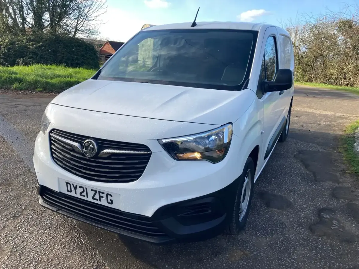 Używany Vauxhall Combo 100 KM (73 kW) 2021 Biały Minivan