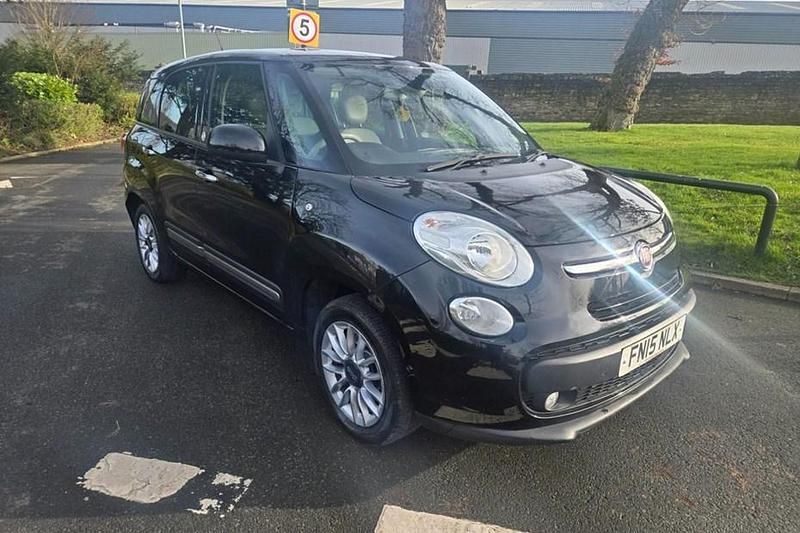 Used Fiat 500L Lounge 85 HP (62 kW) 2015 Black MPV