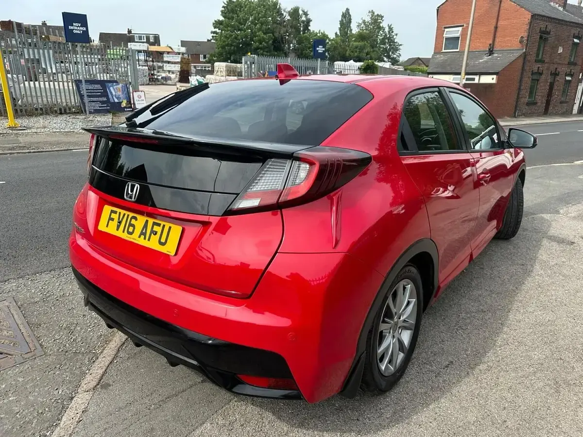 Begagnad Honda Civic SE Plus 120 HK (88 kW) 2016 Röd Halvkombi