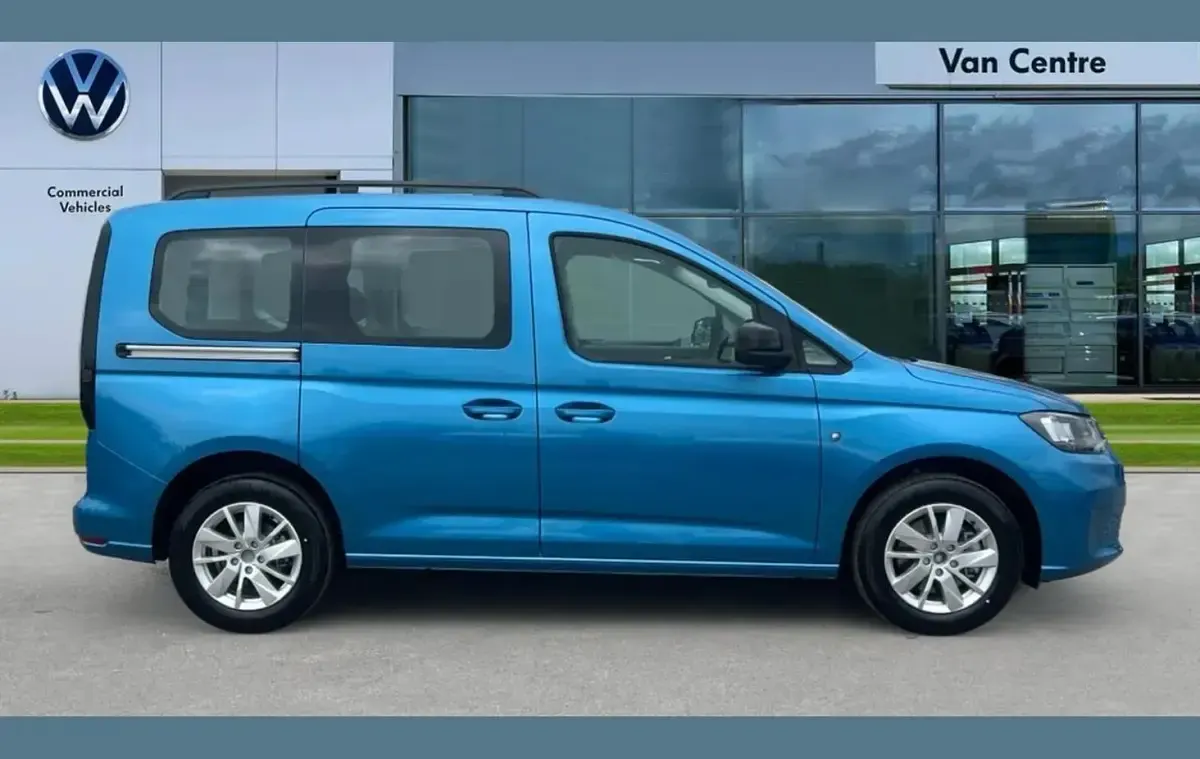 New VW Caddy Life 120 HP (88 kW) 2026 Blue MPV
