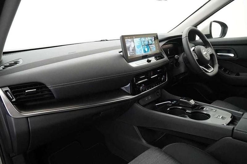 Used Nissan X-Trail N-Connecta 213 HP (156 kW) 2025 Silver SUV