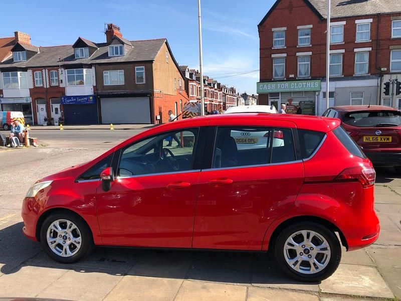 Usado Ford B-MAX Zetec 90 HP (66 kW) 2013 Vermelho Monovolume