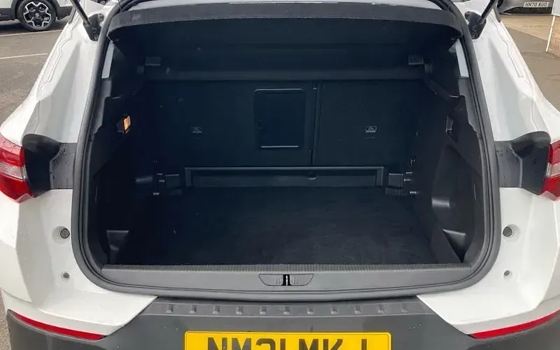 Used Vauxhall Grandland X SRi 131 HP (96 kW) 2021 White SUV