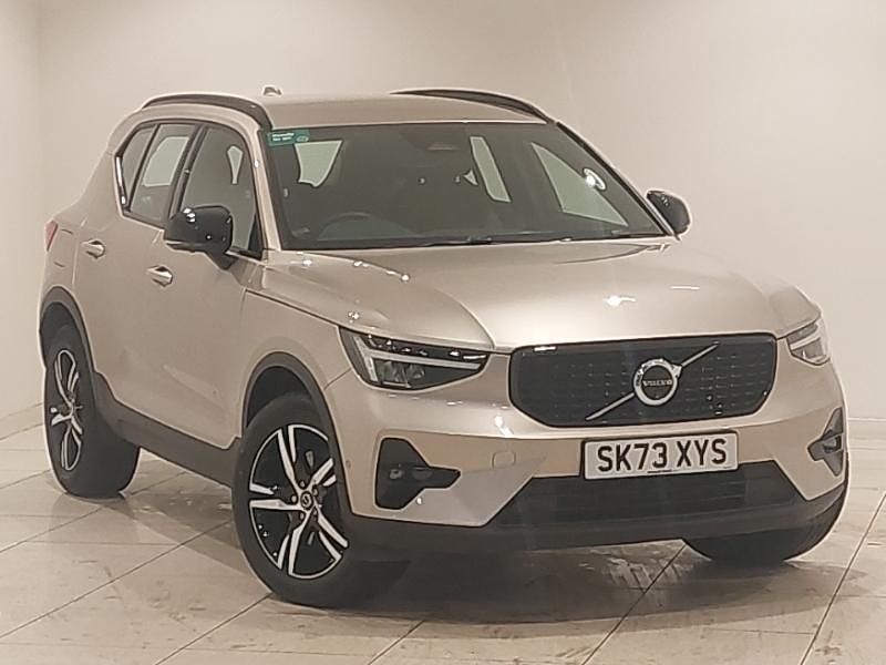 Used Volvo XC40 Plus 197 HP (144 kW) 2023 Gold SUV
