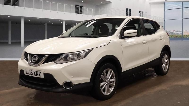 Used Nissan Qashqai Acenta 2015 Pure white SUV