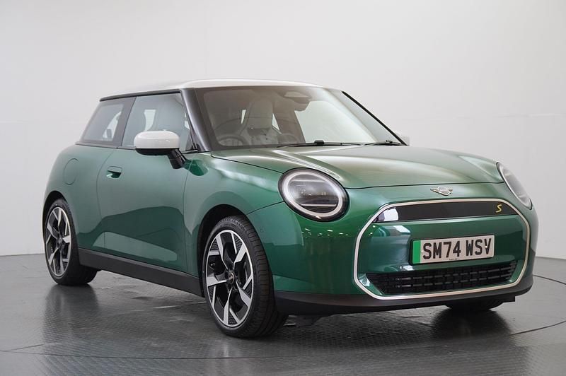 Green Used 2024 Mini Cooper SE Hatch Hatchback | £26,990 - Image 1/4