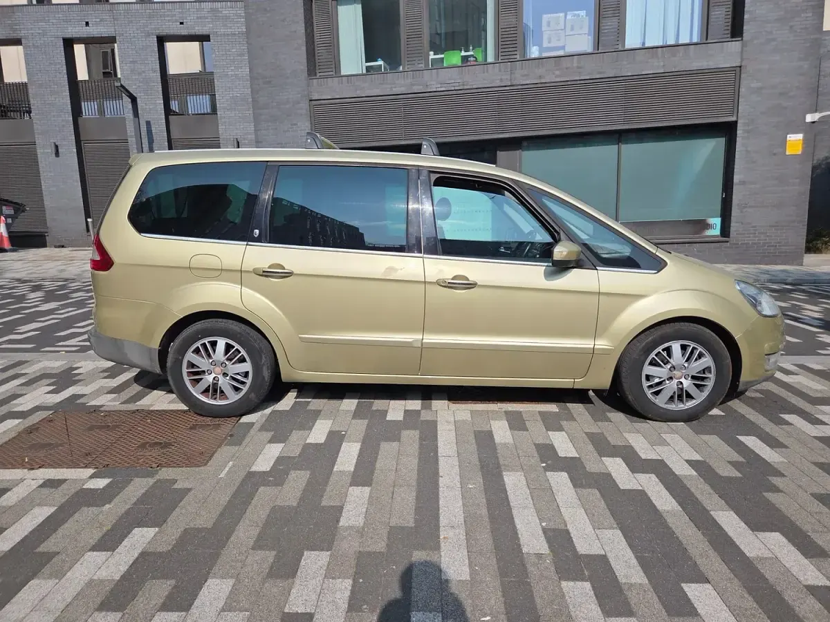 Used Ford Galaxy Ghia 2006 Silver MPV