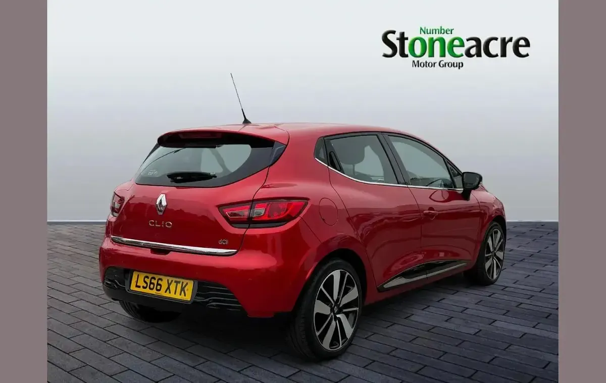 Used Renault Clio Dynamique 90 HP (66 kW) 2016 Red Hatchback