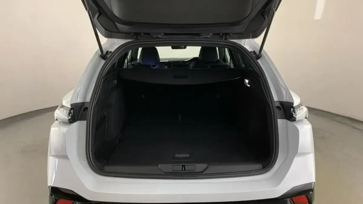 Used Peugeot 308 SW GT 134 HP (98 kW) 2025 White Estate