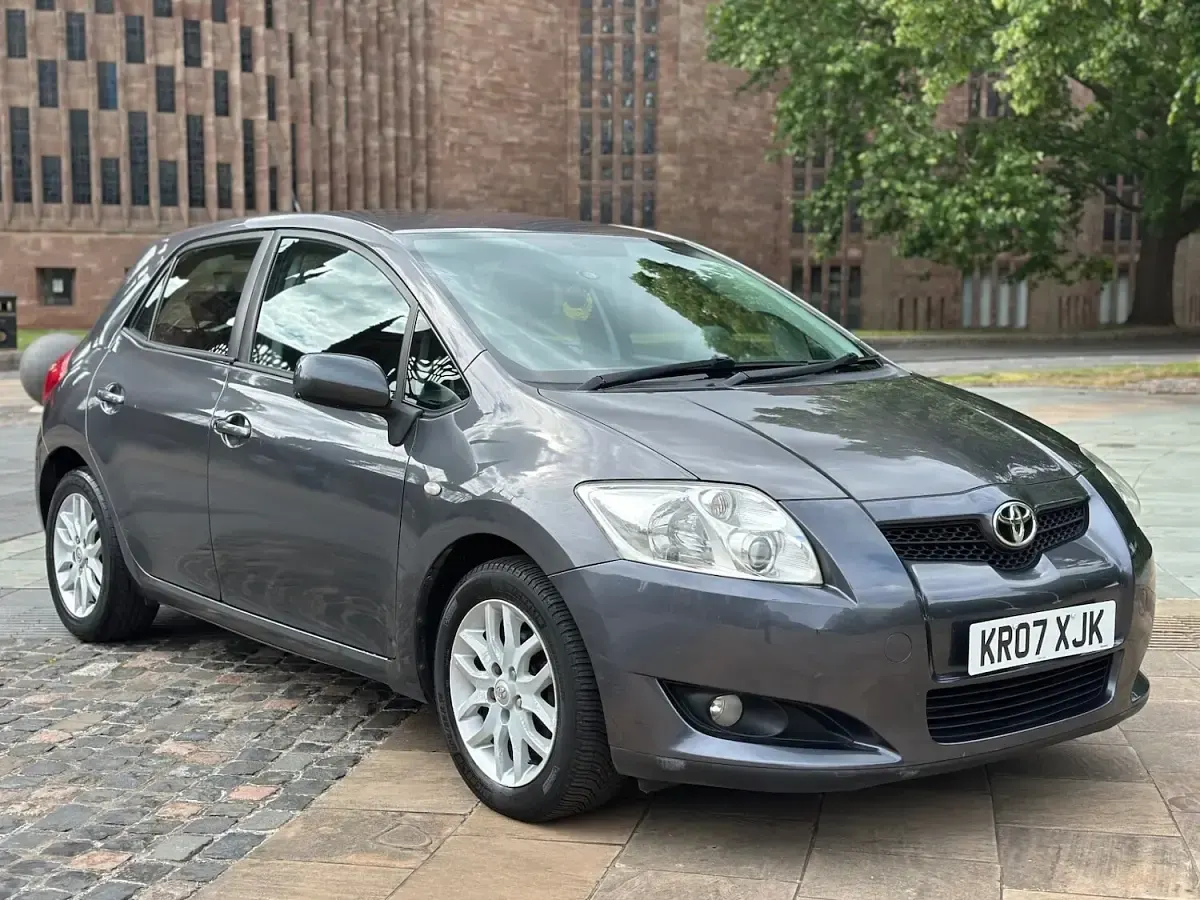 Used Toyota Auris 124 HP (91 kW) 2007 Grey Hatchback