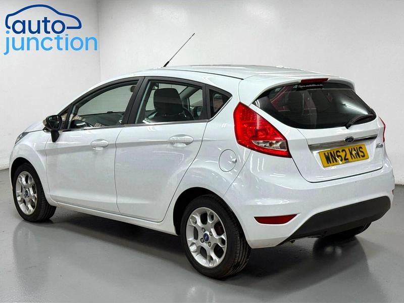 Used Ford Fiesta Zetec 82 HP (60 kW) 2012 White Hatchback