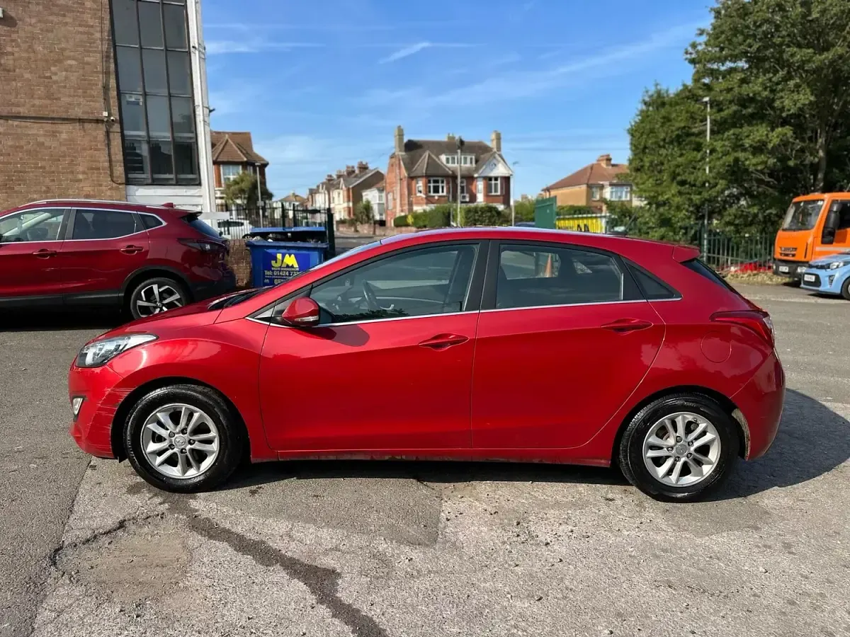 Used Hyundai i30 SE 2015 Red Hatchback