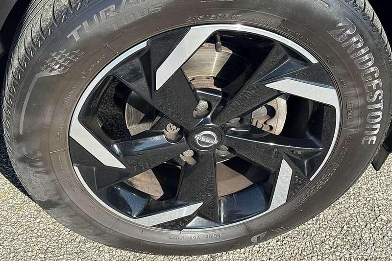 Used Nissan Juke N-Connecta 112 HP (82 kW) 2023 Grey SUV