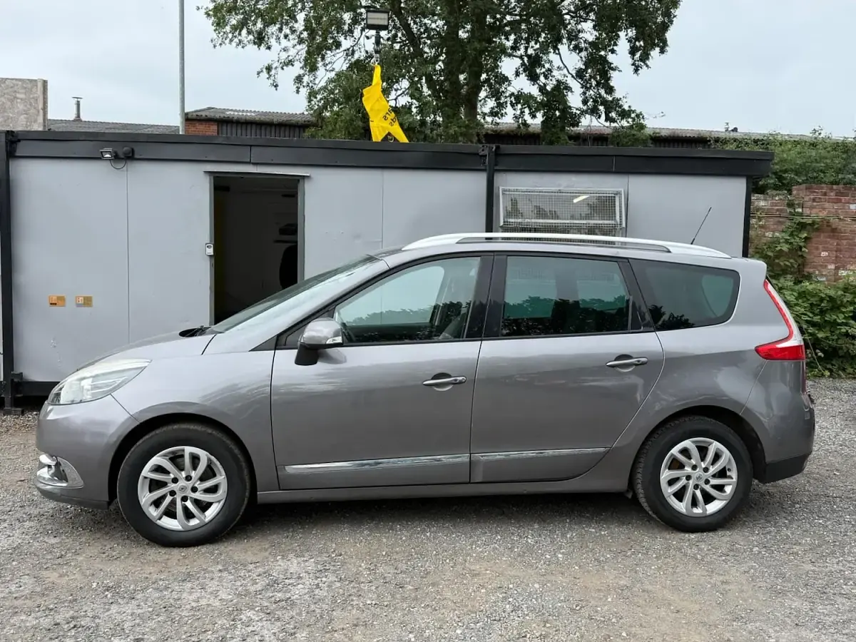 Used Renault Grand Scénic Dynamique 2015 Grey MPV