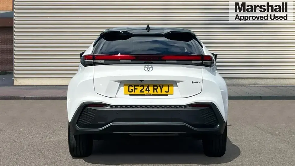 Used Toyota C-HR Design 140 HP (102 kW) 2024 White SUV
