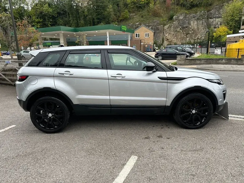 Used Land Rover Range Rover evoque SE 180 HP (132 kW) 2016 Silver SUV