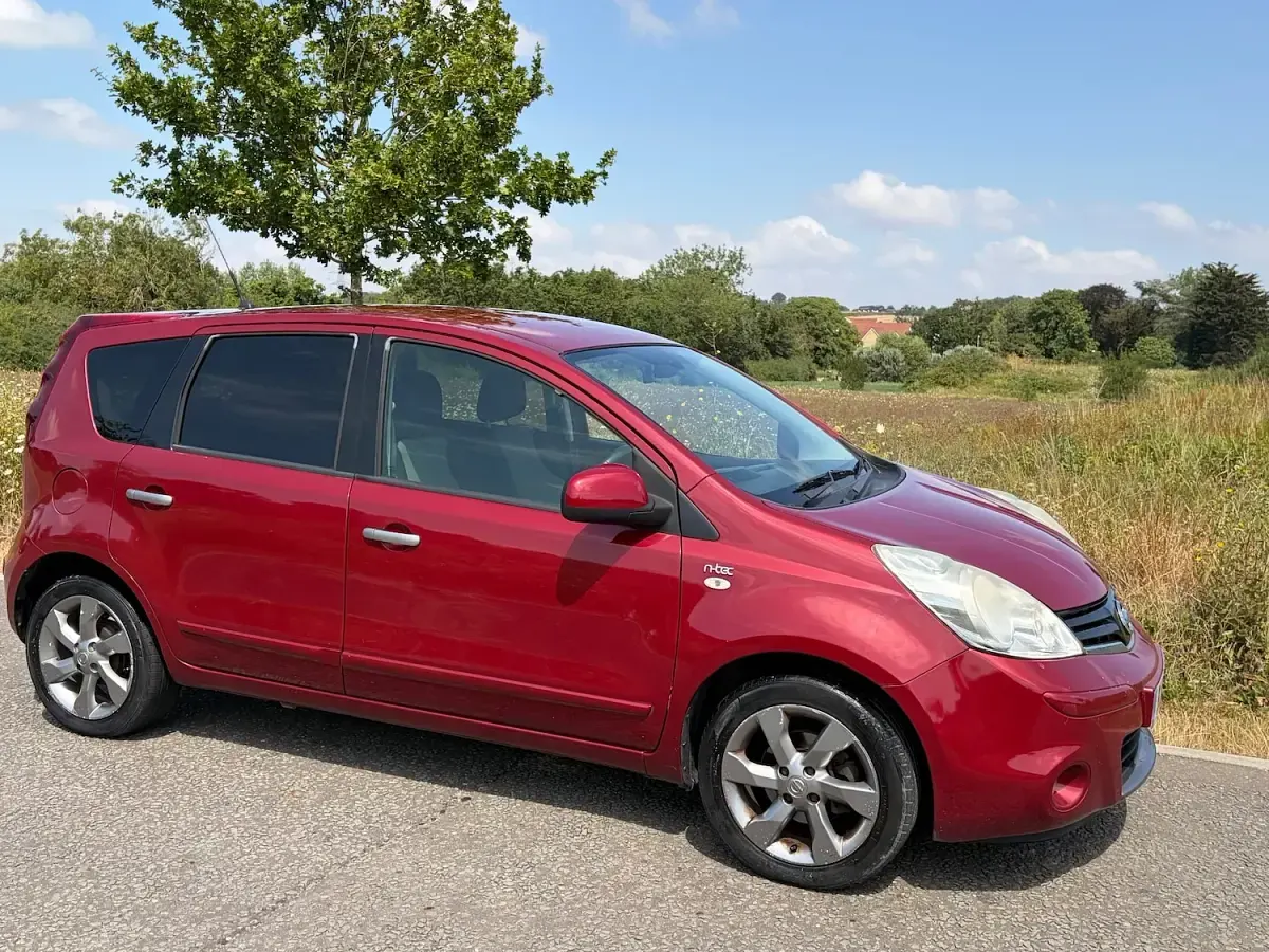 Used Nissan Note N-TEC 110 HP (80 kW) 2011 Red Hatchback