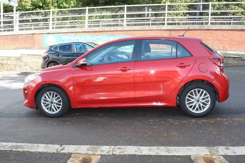 Used Kia Rio 84 HP (61 kW) 2017 Red Hatchback
