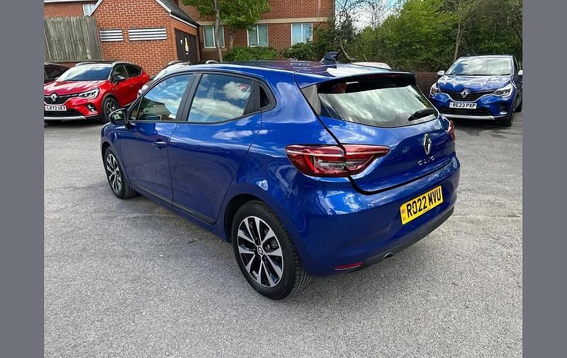 Used Renault Clio V Iconic 90 HP (66 kW) 2022 Blue  Hatchback