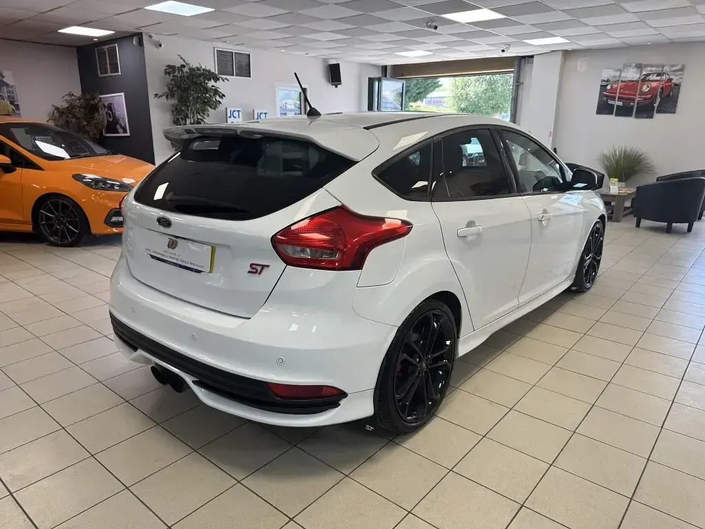 Used Ford Focus ST 2018 White Hatchback
