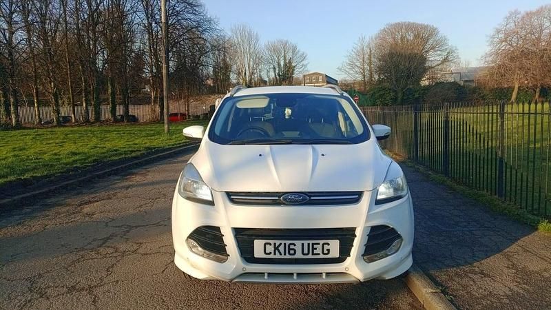 Begagnad Ford Kuga Sport 180 HK (132 kW) 2016 Vit SUV