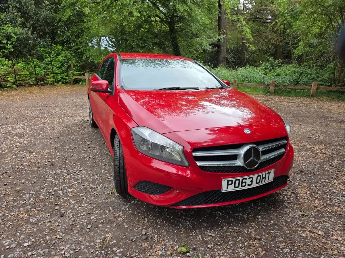 Used Mercedes A180 122 HP (89 kW) 2013 Red Hatchback