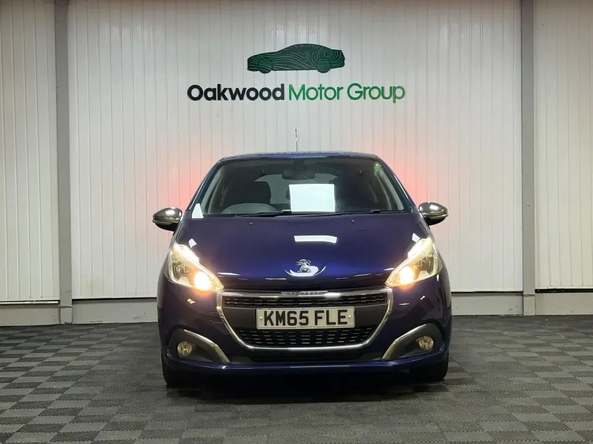Used Peugeot 208 Allure 100 HP (73 kW) 2015 Blue Hatchback