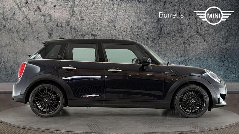 Usado Mini Cooper Exclusive 134 CV (98 kW) 2022 Negro Utilitario