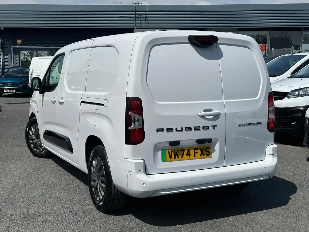 Second-hand Peugeot E-Partner 98 kW (134 CP) 2024 Alb Monovolum