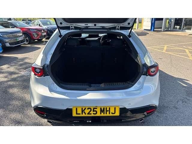 Begagnad Mazda 3 Exclusive-Line 138 HK (101 kW) 2025 Vit Halvkombi
