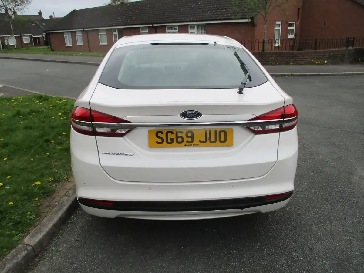 Used Ford Mondeo Zetec 2019 White Hatchback