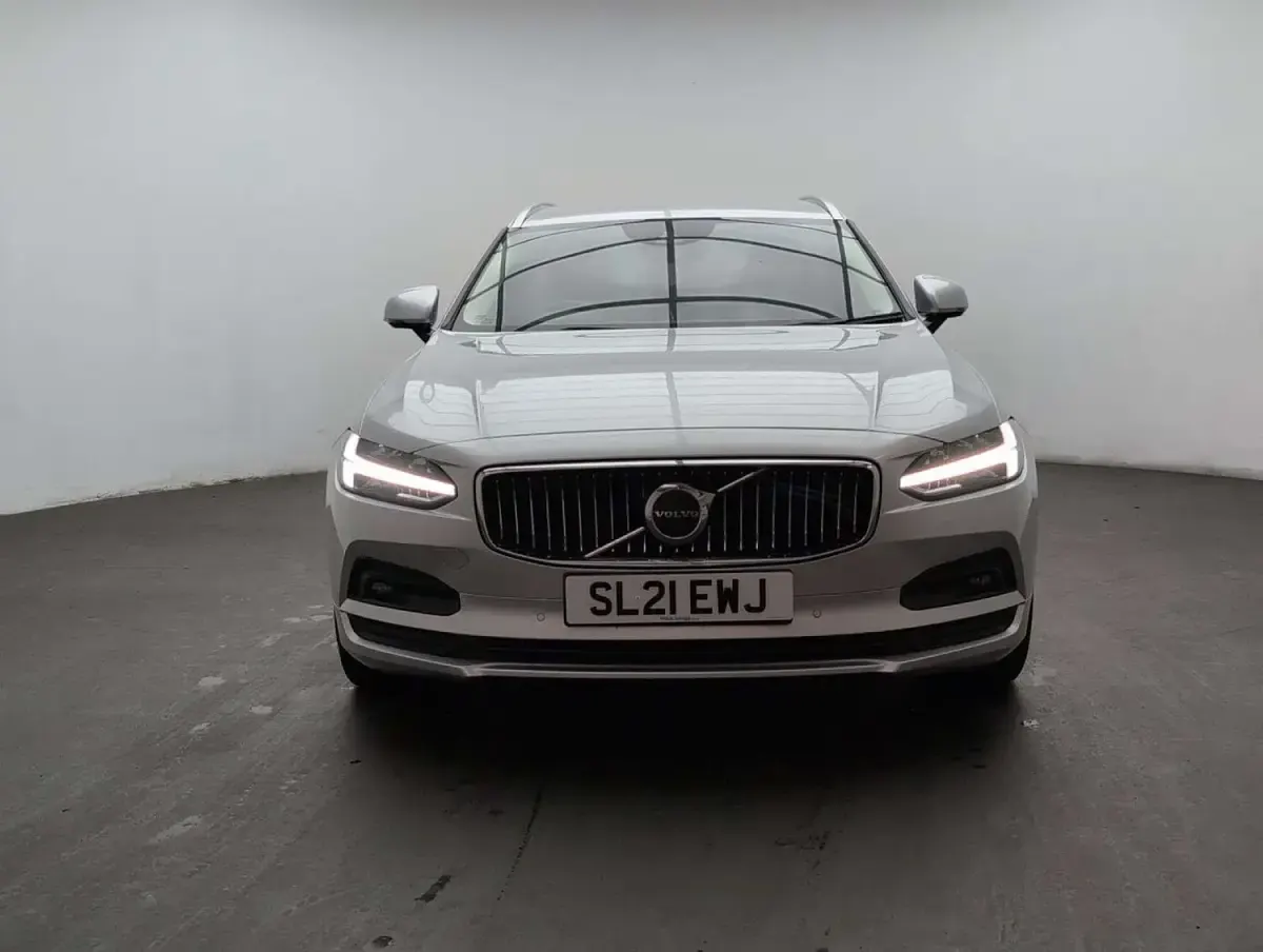 Used Volvo V90 Momentum 194 HP (142 kW) 2021 Silver Estate