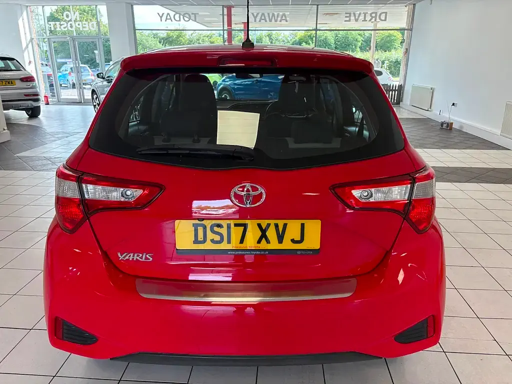 Used Toyota Yaris 2017 Red Hatchback