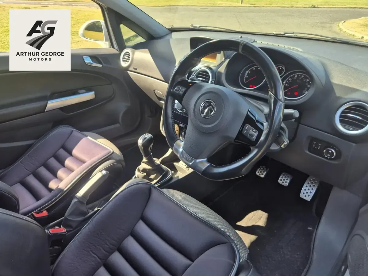 Used Vauxhall Corsa 192 HP (141 kW) 2013 White Hatchback