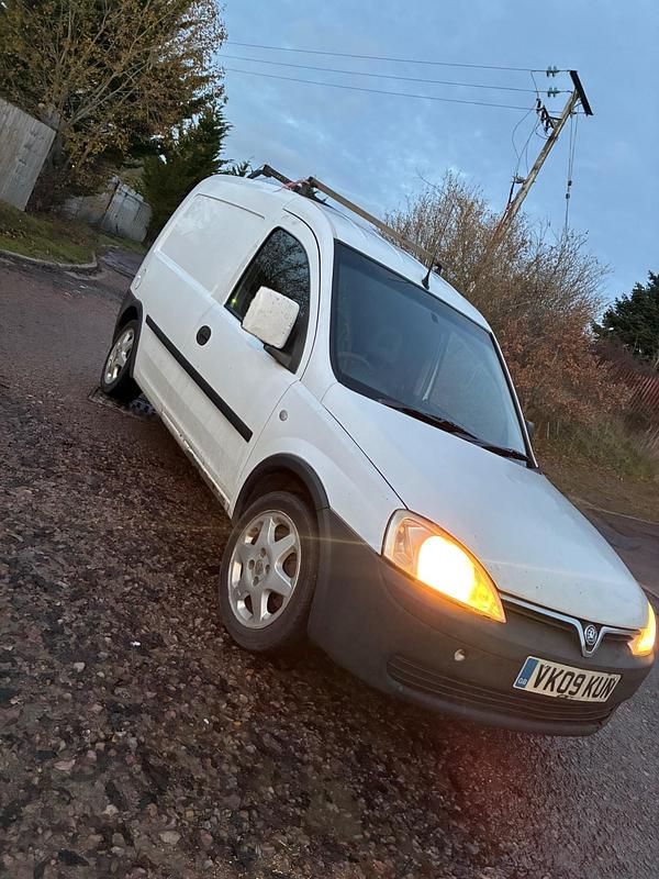 White Used 2009 Vauxhall Combo Van | £995 (Fair price) - Image 1/4